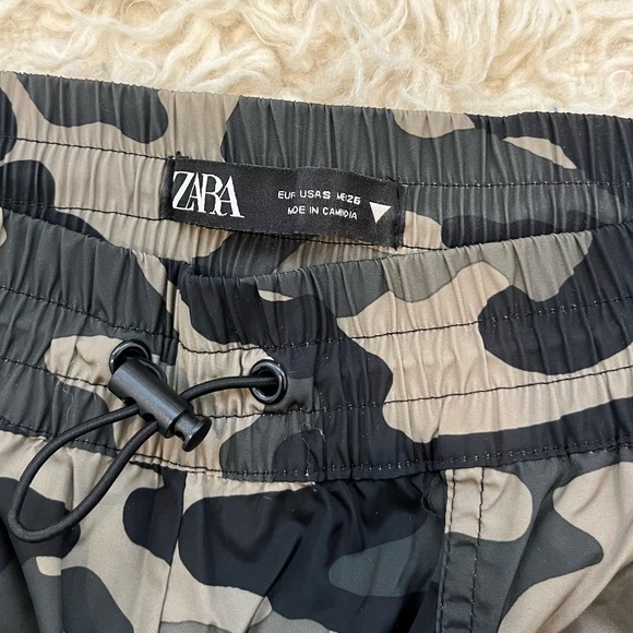 Zara | Camo Windbreaker Jacket & Shorts Set | Like New ! - Picture 3 of 9